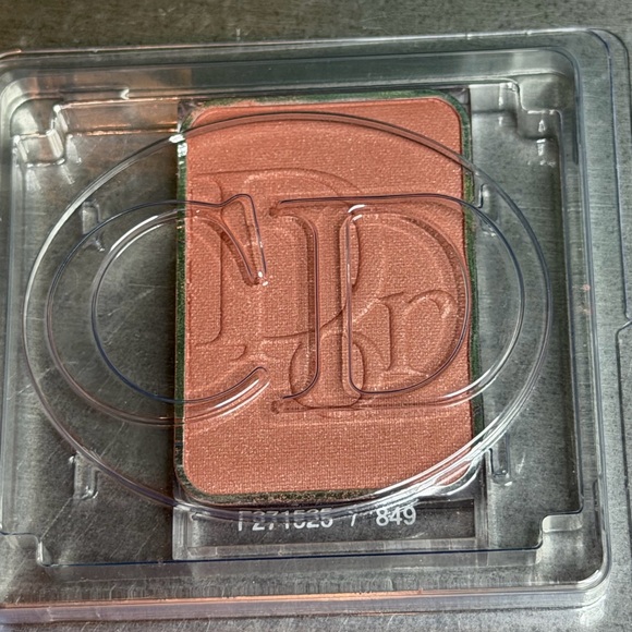 Dior Shimmery Peach Single Eyeshadow Refill/Tester - Picture 2 of 4